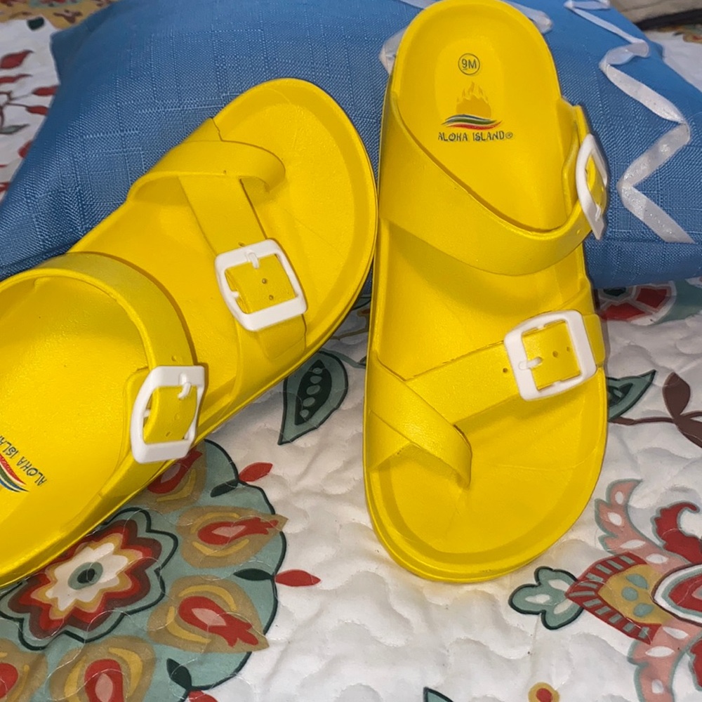 NWOT aloha island rubber sandals